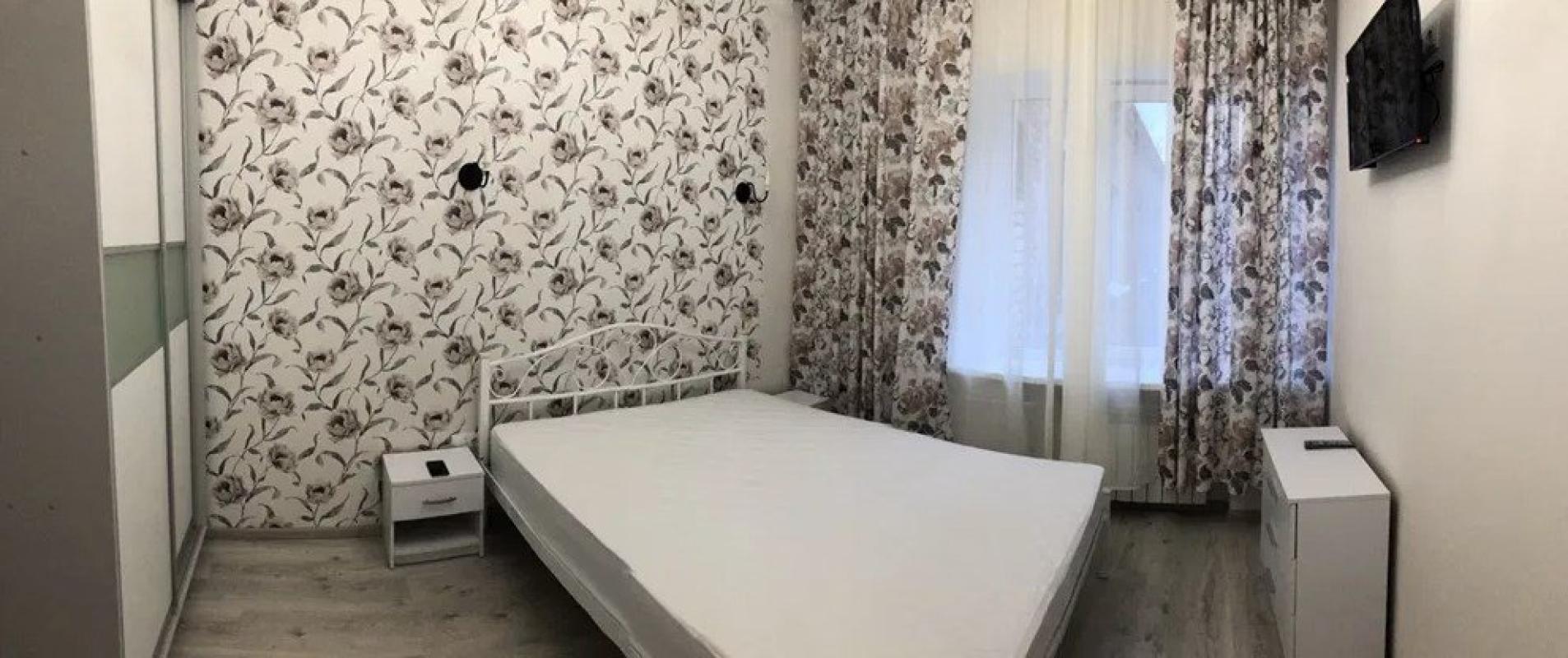 Long term rent 3 bedroom-(s) apartment Myronosytska Street 97