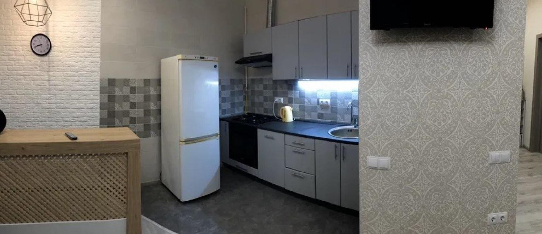 Long term rent 3 bedroom-(s) apartment Myronosytska Street 97