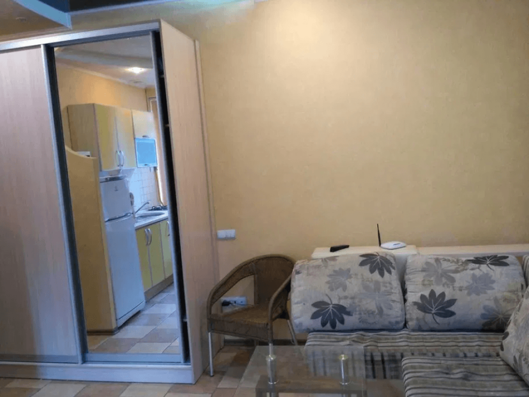 Long term rent 2 bedroom-(s) apartment Myronosytska Street 65
