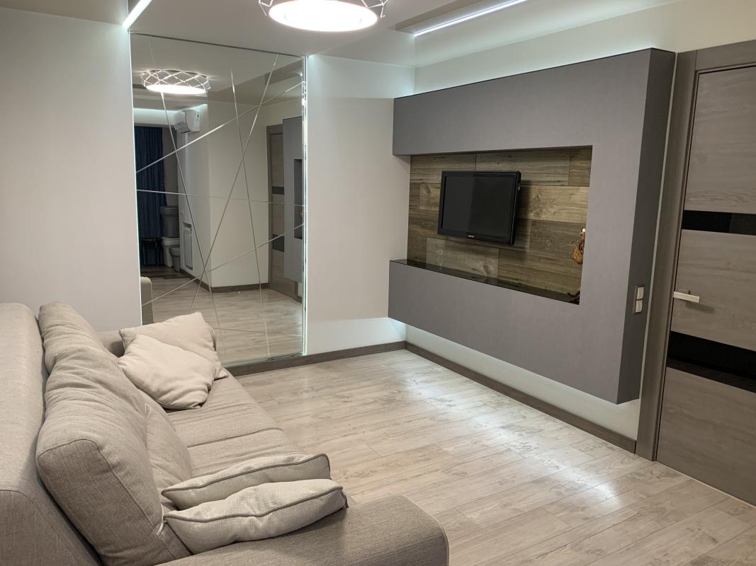 Продаж 2 кімнатної квартири 64 кв. м, Юрія Гагаріна просп. 50