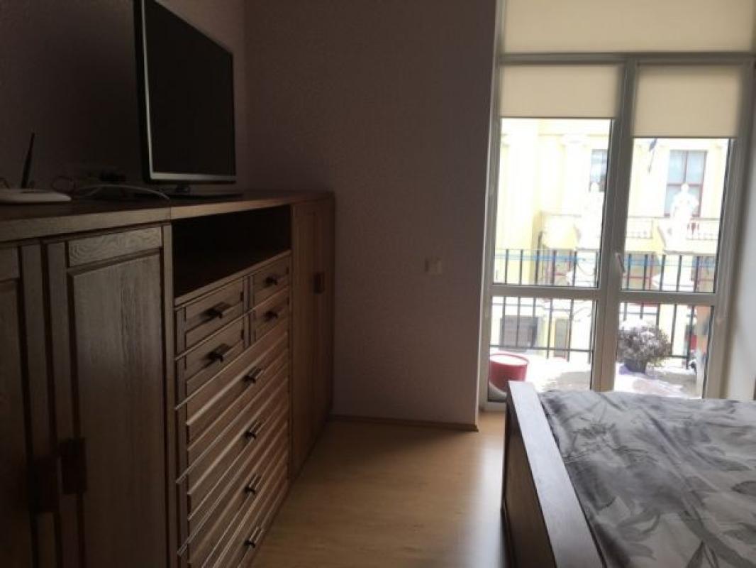 Long term rent 2 bedroom-(s) apartment Poezii Square 8