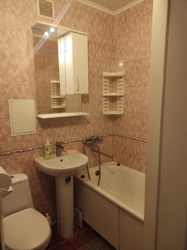 Sale 3 bedroom-(s) apartment 70 sq. m., Metrobudivnykiv Street 42