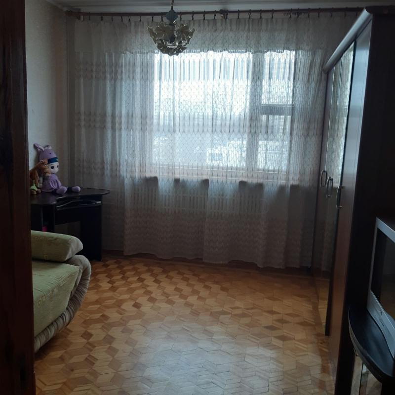 Продаж 3 кімнатної квартири 71 кв. м, Краснодарська вул. 171б