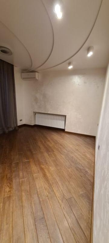 Продаж 2 кімнатної квартири 66 кв. м, Космічна вул. 25