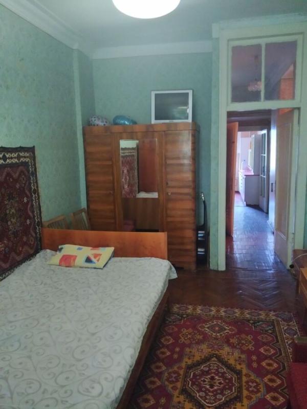 Продаж 2 кімнатної квартири 62 кв. м, Космічна вул.