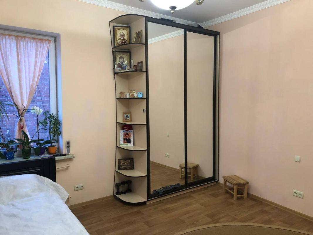 Продаж 2 кімнатної квартири 55 кв. м, Рубанівська вул. 9
