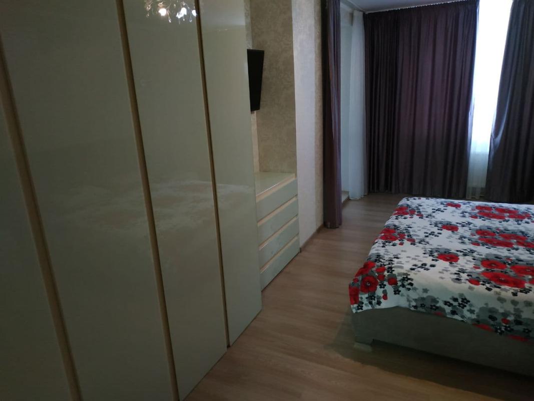 Sale 3 bedroom-(s) apartment 104 sq. m., Peremohy Avenue