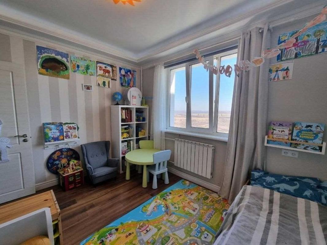 Sale 3 bedroom-(s) apartment 67 sq. m., Hvardiytsiv-Shyronintsiv Street 127