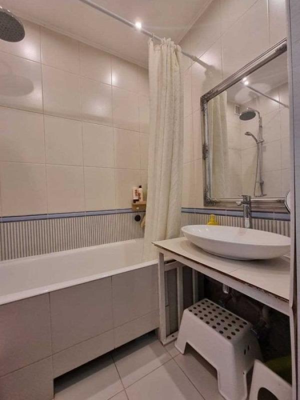 Sale 3 bedroom-(s) apartment 67 sq. m., Hvardiytsiv-Shyronintsiv Street 127