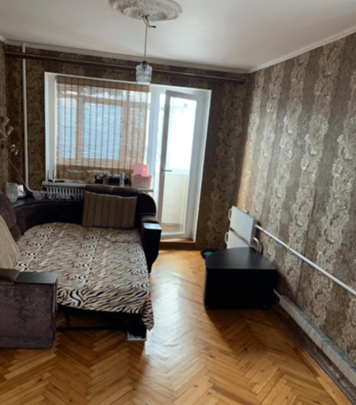 Sale 3 bedroom-(s) apartment 65 sq. m., Hvardiytsiv-Shyronintsiv Street 18