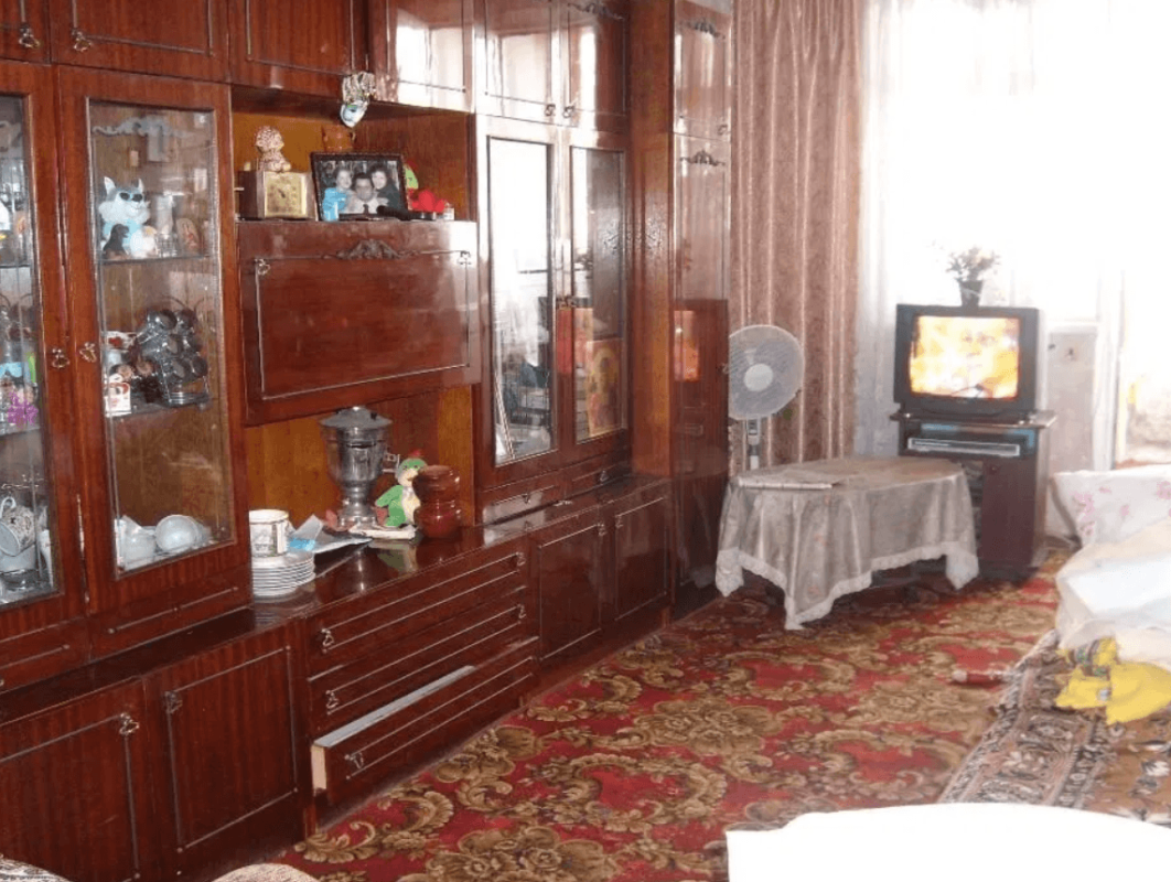 Продажа 3 комнатной квартиры 64 кв. м, Амосова ул.