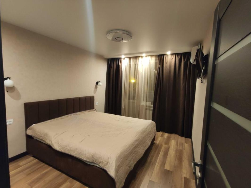 Sale 3 bedroom-(s) apartment 67 sq. m., Akademika Pavlova Street 140
