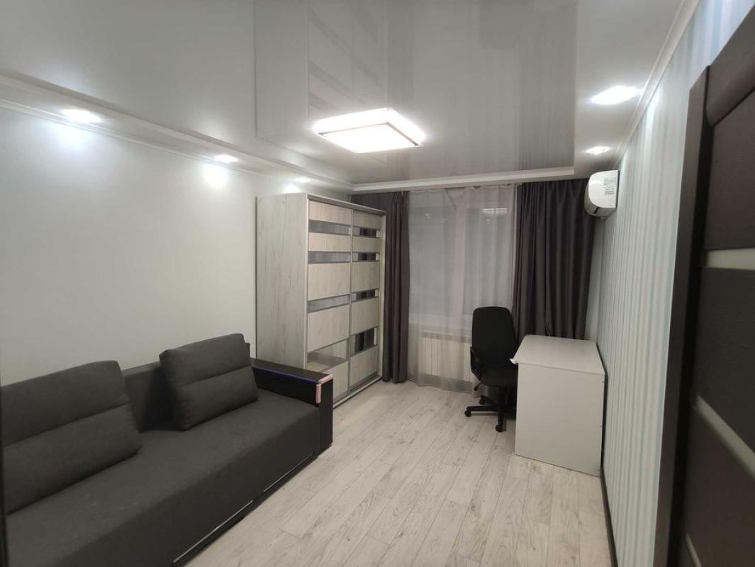 Sale 3 bedroom-(s) apartment 67 sq. m., Akademika Pavlova Street 140