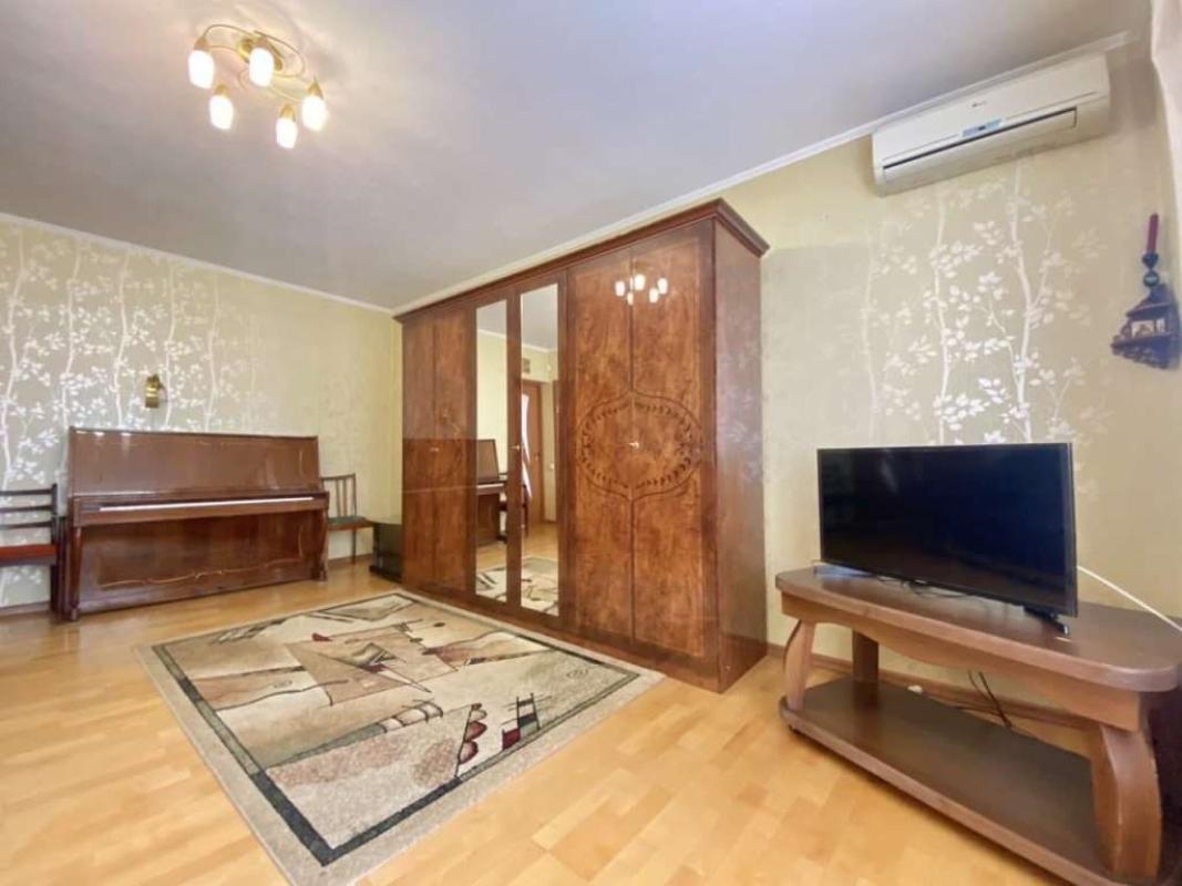 Продажа 3 комнатной квартиры 64 кв. м, Полтавский Шлях ул.