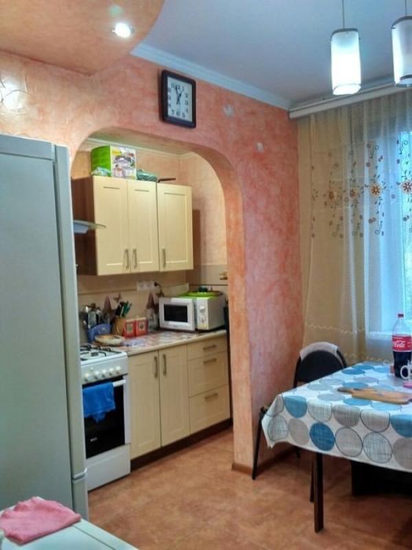 Продаж 3 кімнатної квартири 69 кв. м, Амосова вул. 9а