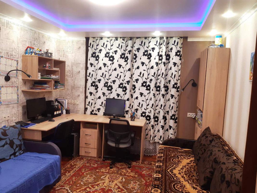 Sale 3 bedroom-(s) apartment 70 sq. m., Peremohy Avenue 65б