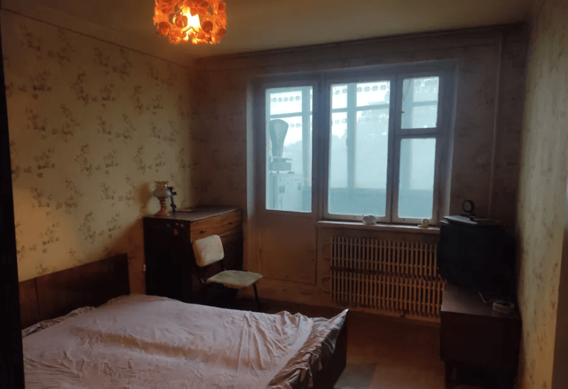 Продаж 3 кімнатної квартири 65 кв. м, Макіївська вул. 53а