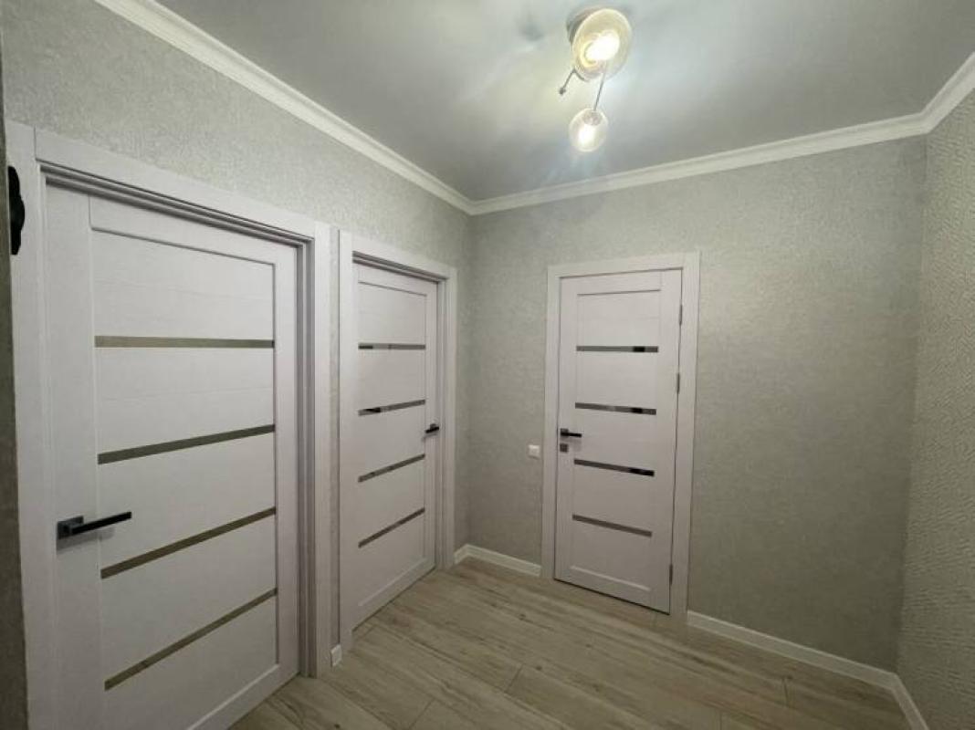 Продаж 1 кімнатної квартири 46 кв. м, Миру вул.