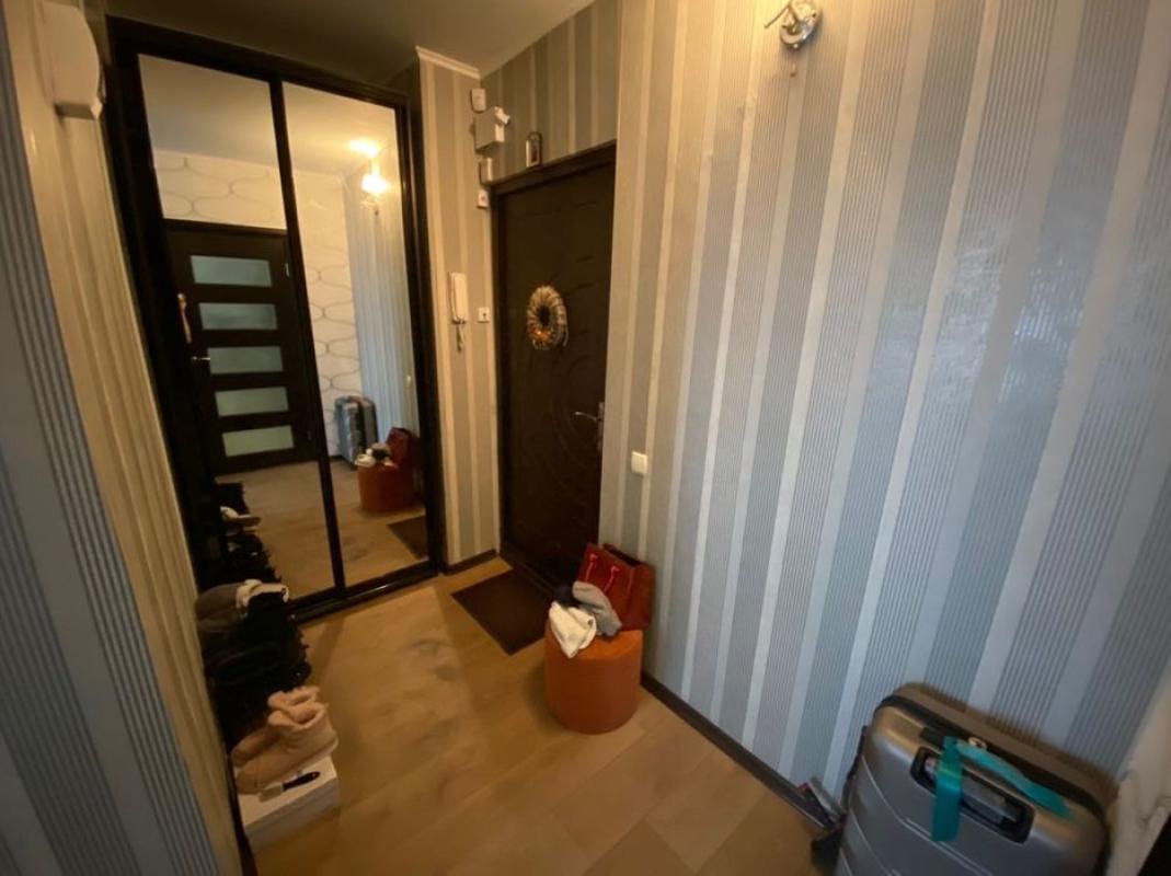 Sale 1 bedroom-(s) apartment 33 sq. m., Heroiv Pratsi Street