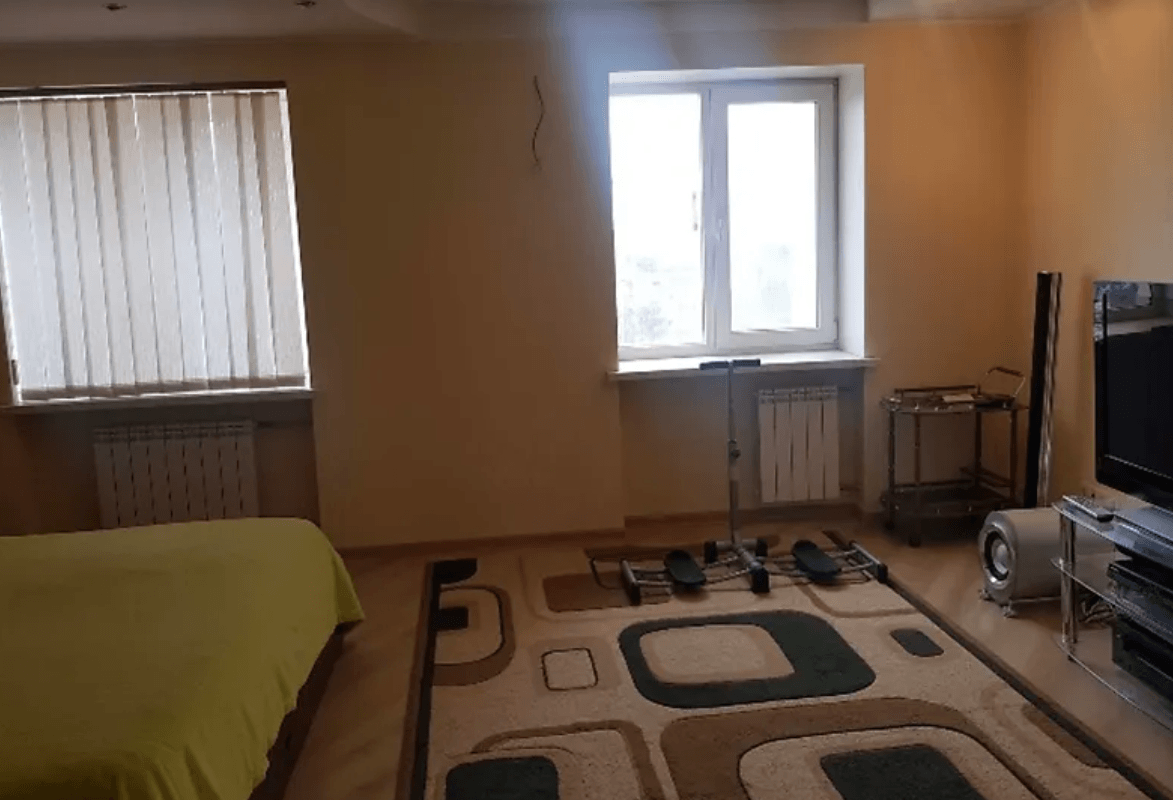 Продаж 3 кімнатної квартири 72 кв. м, Харківських Дивізій вул.