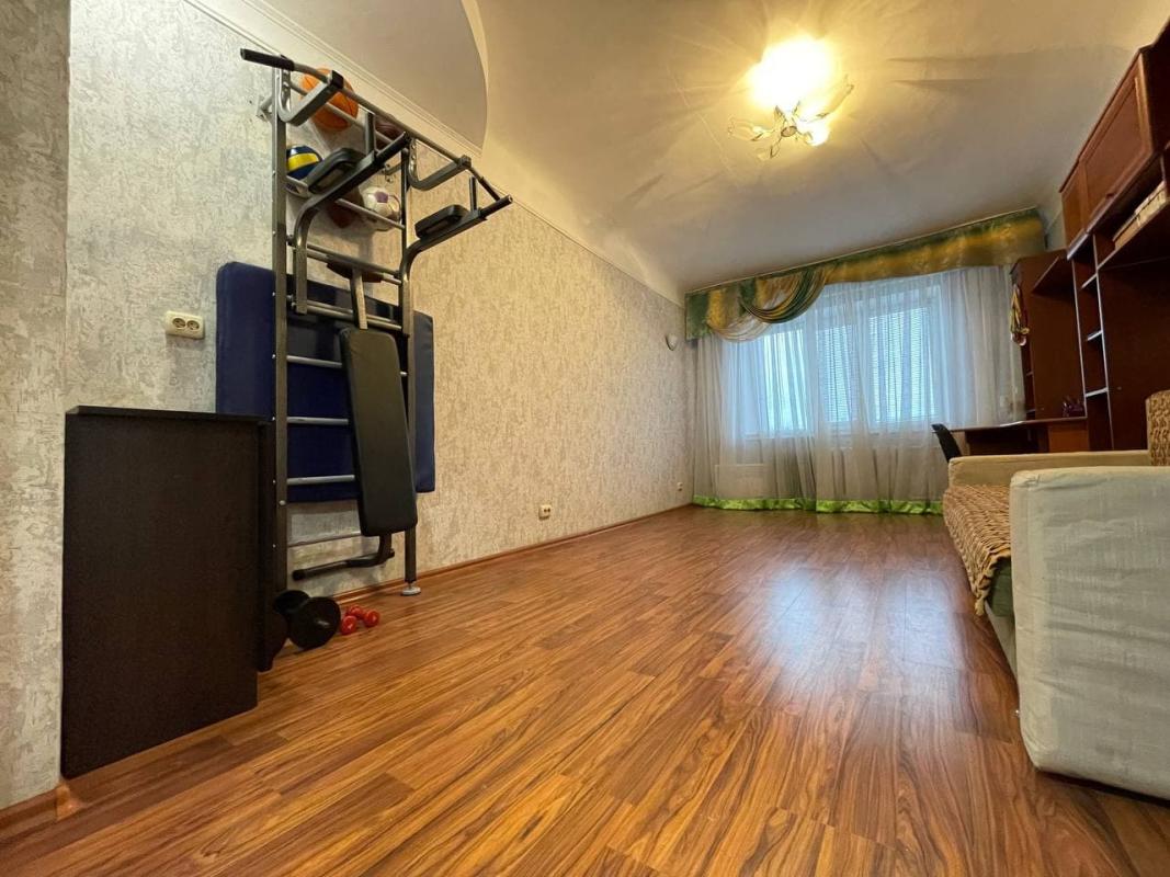 Продажа 3 комнатной квартиры 106 кв. м, Харьковских Дивизий ул. 17