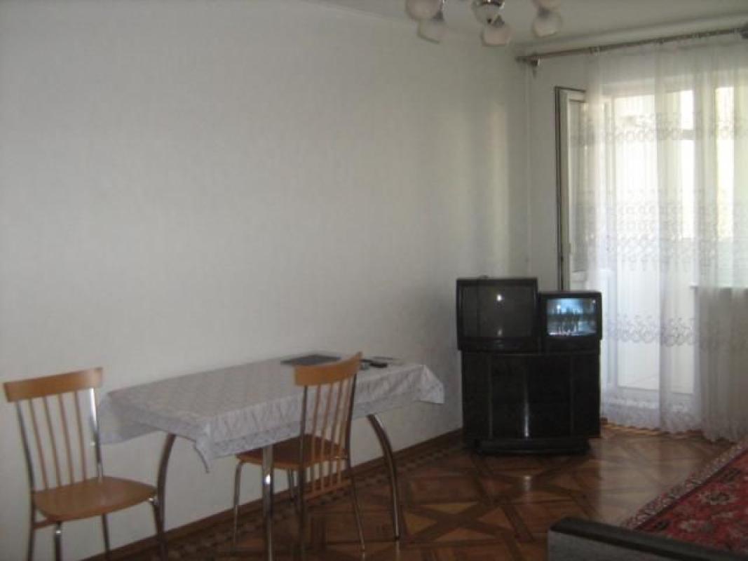 Продаж 1 кімнатної квартири 33 кв. м, Краснодарська вул. 185
