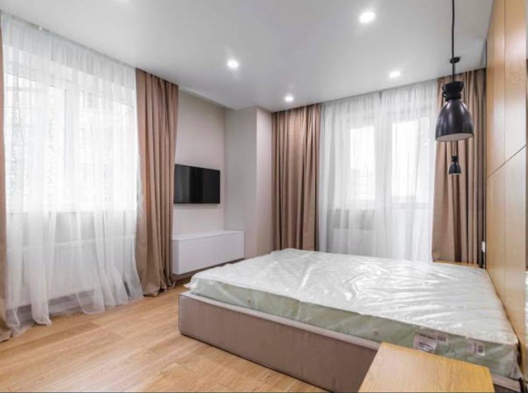 Long term rent 2 bedroom-(s) apartment Myroslava Mysly Street (Tsilynohradska Street) 58а