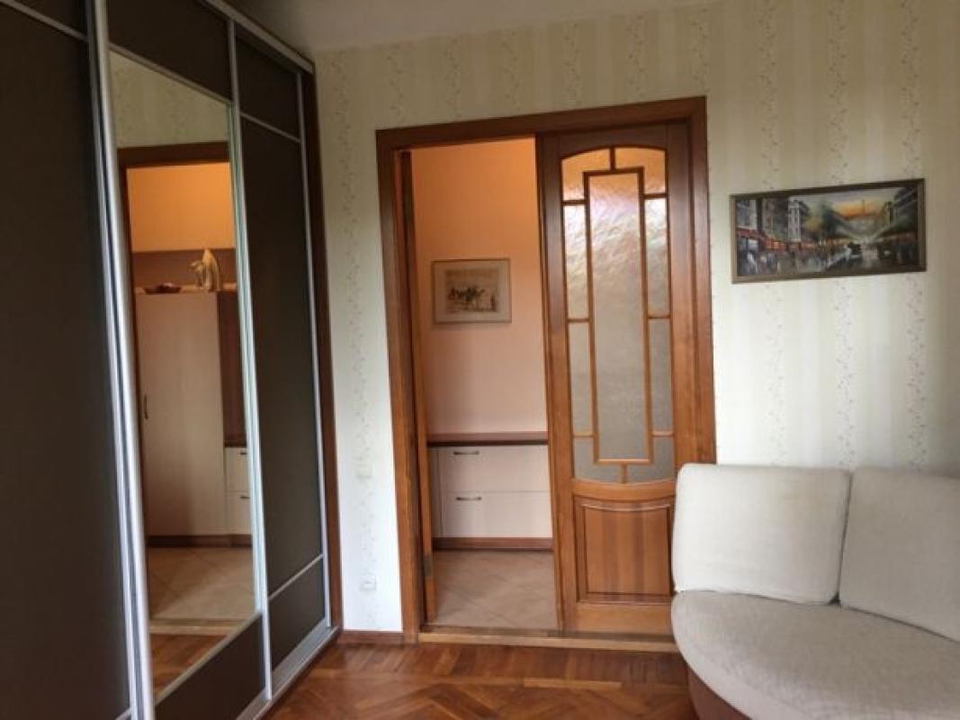 Продажа 2 комнатной квартиры 45 кв. м, Героев Труда ул. 12