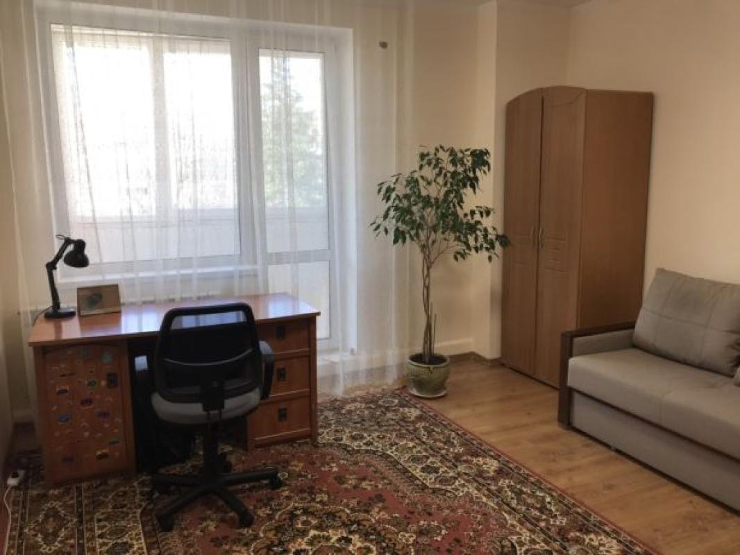 Long term rent 2 bedroom-(s) apartment Myroslava Mysly Street (Tsilynohradska Street) 48в