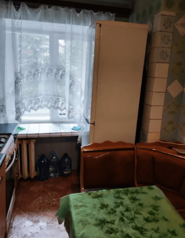 Long term rent 3 bedroom-(s) apartment Novhorodska Street 6