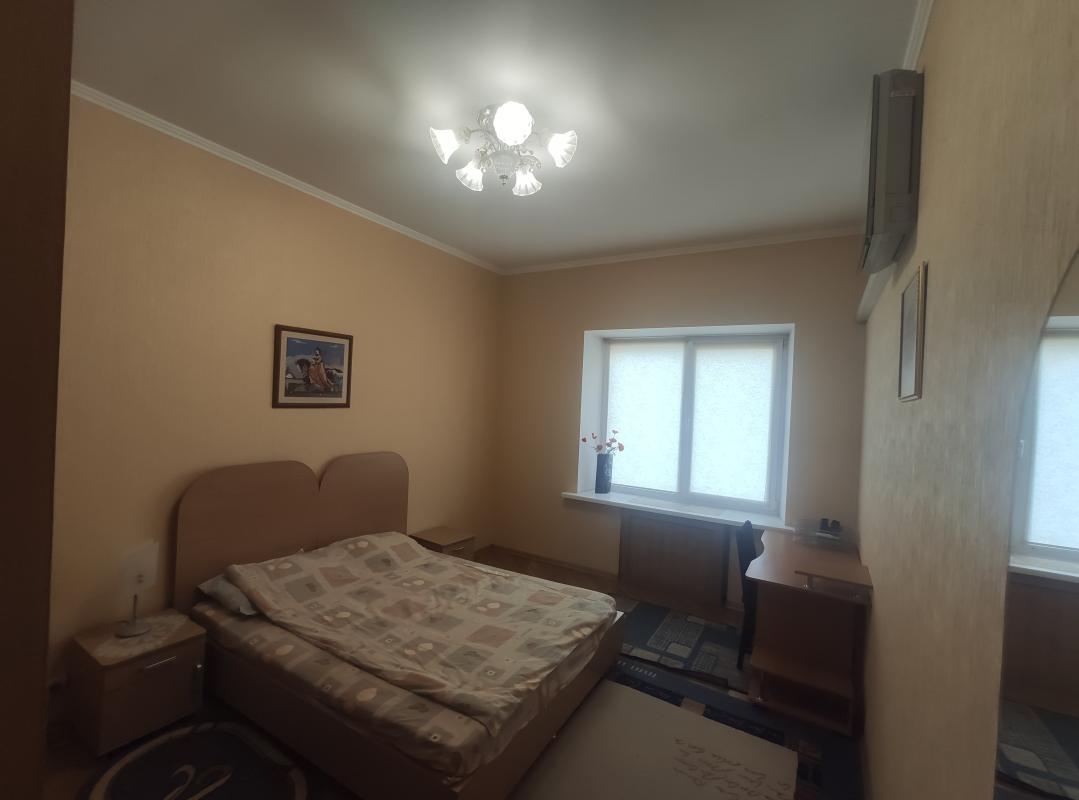 Long term rent 2 bedroom-(s) apartment Svobody Street
