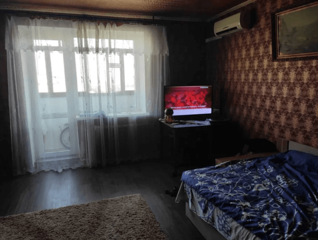 Long term rent 3 bedroom-(s) apartment Hryhorivske Highway (Komsomolske Highway) 57