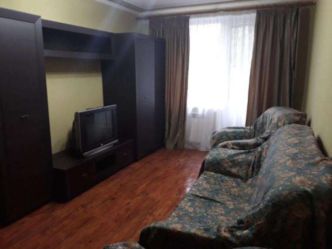 Long term rent 2 bedroom-(s) apartment Novhorodska Street 10