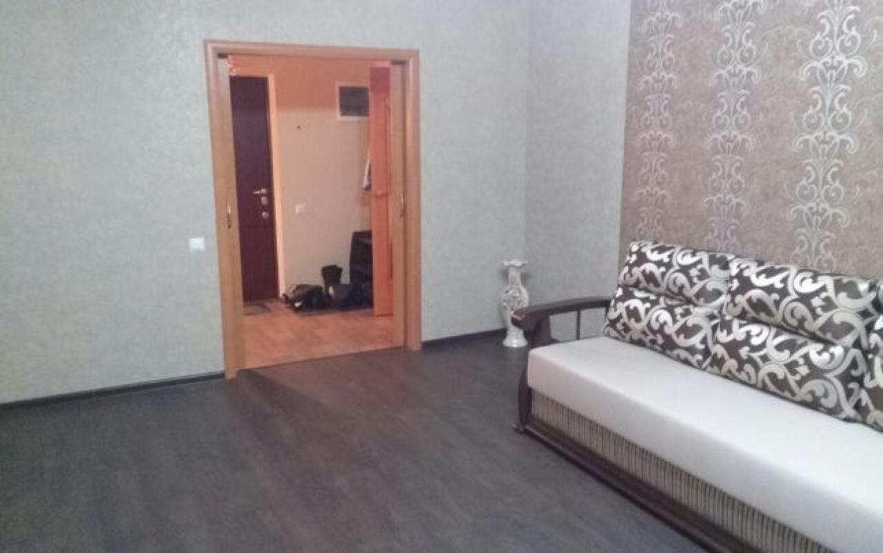 Long term rent 3 bedroom-(s) apartment Myroslava Mysly Street (Tsilynohradska Street) 48
