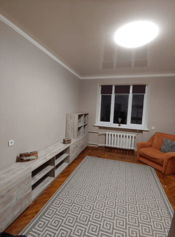 Long term rent 3 bedroom-(s) apartment Karazina Street 7/9