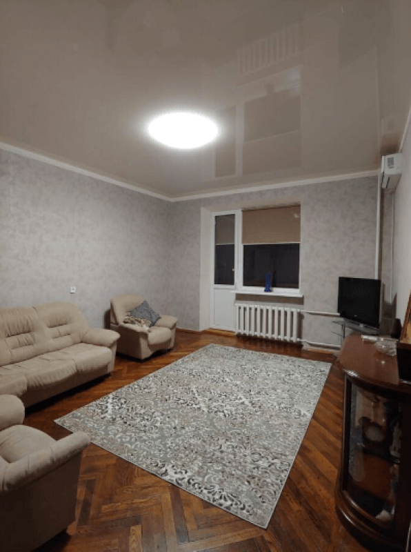 Long term rent 3 bedroom-(s) apartment Karazina Street 7/9