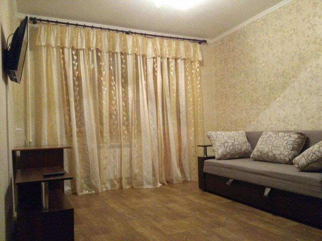 Долгосрочная аренда 1 комнатной квартиры Балакирева ул. 50