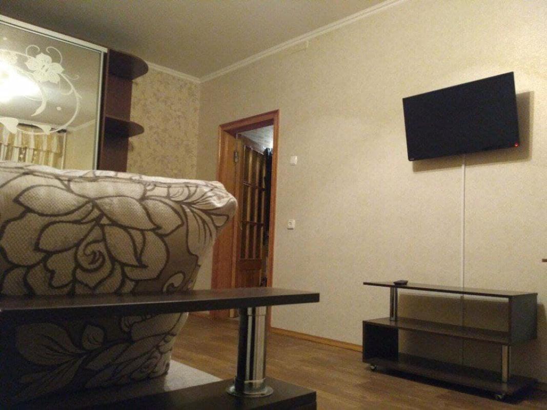 Довгострокова оренда 1 кімнатної квартири Балакірєва вул. 50