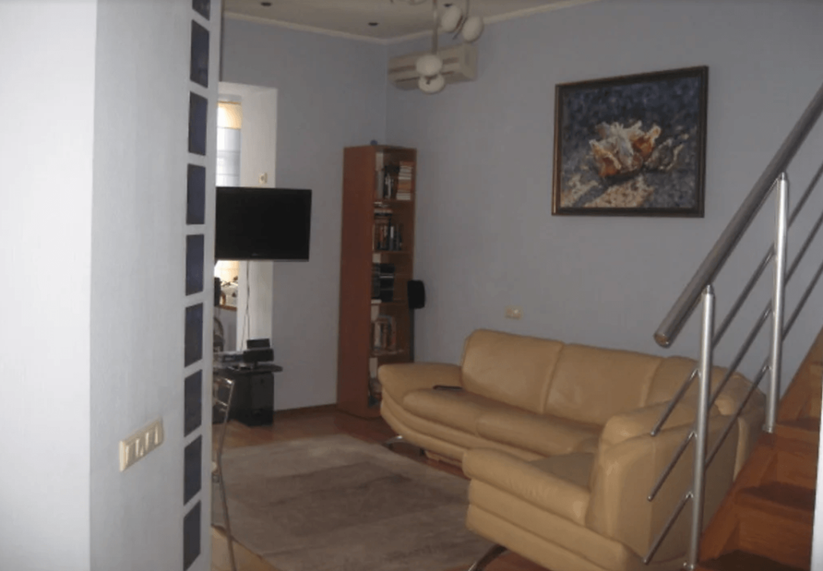 Long term rent 3 bedroom-(s) apartment Myronosytska Street 99