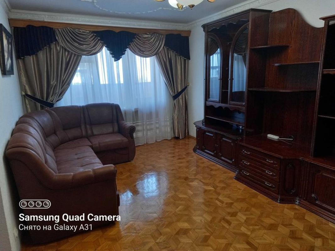 Long term rent 3 bedroom-(s) apartment 23 Serpnya Street 51