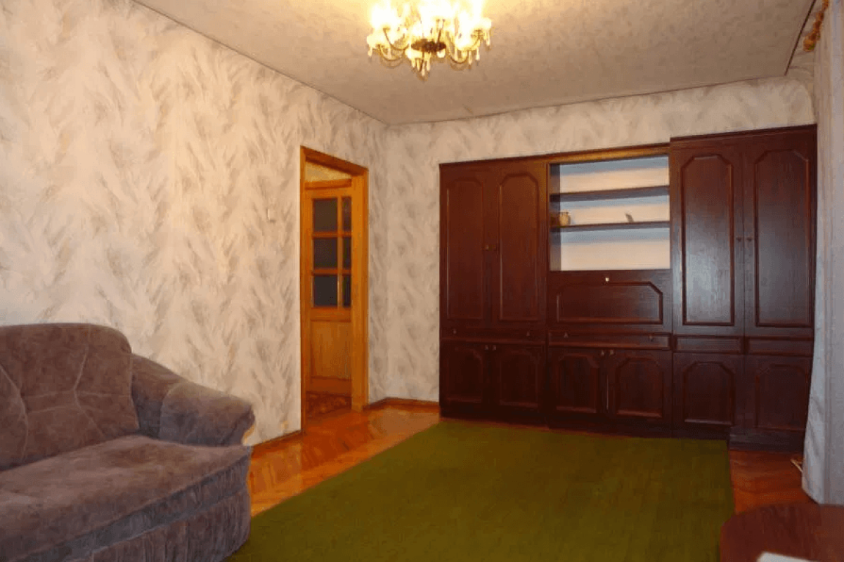 Long term rent 3 bedroom-(s) apartment Byron Avenue (Heroiv Stalinhrada Avenue) 165б