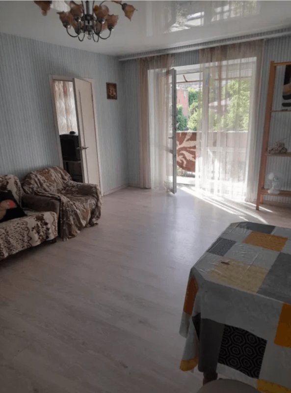 Long term rent 3 bedroom-(s) apartment Kharkivska Embarkment 9