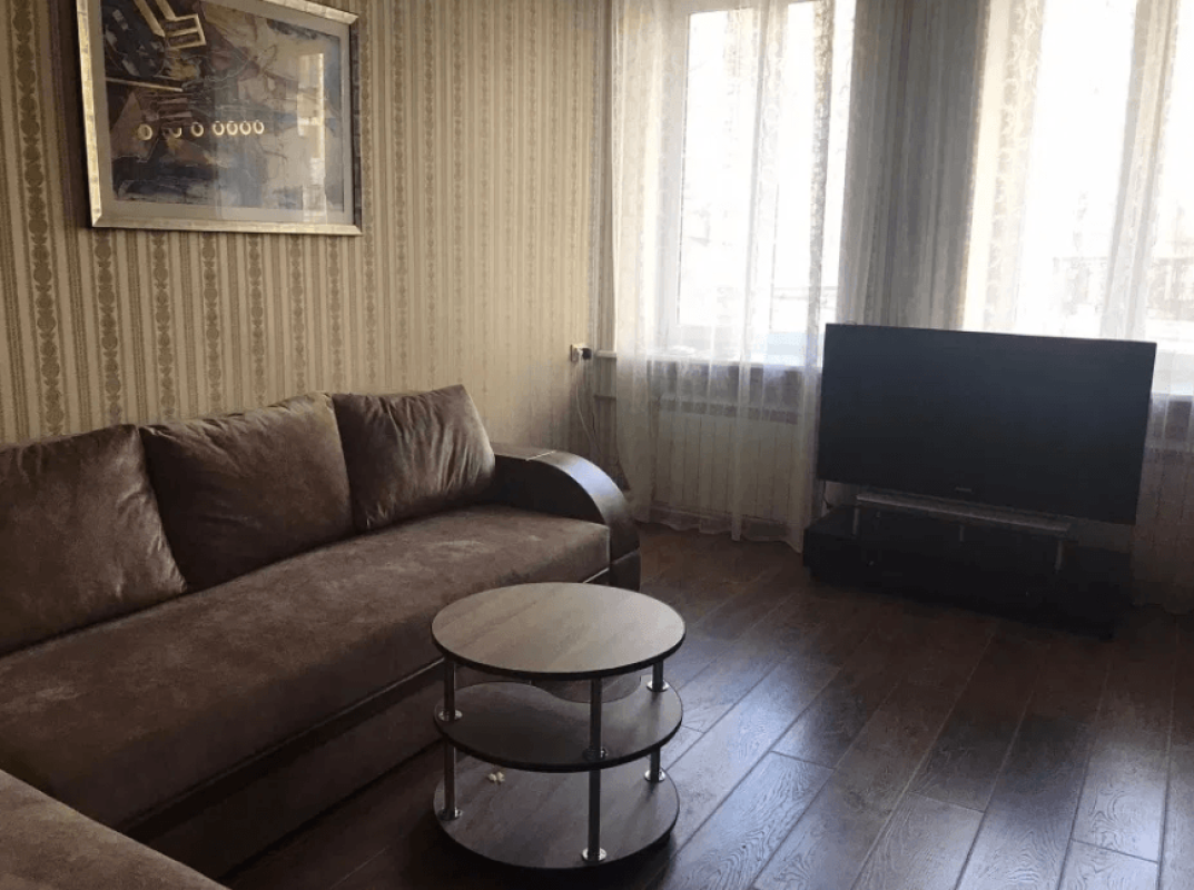 Long term rent 2 bedroom-(s) apartment Pavlivskyi Square 5