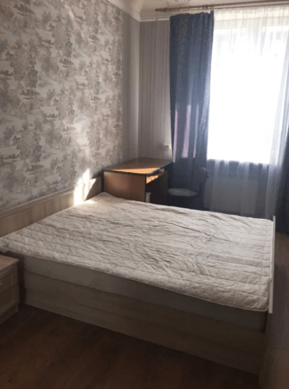Long term rent 2 bedroom-(s) apartment Pavlivskyi Square 5