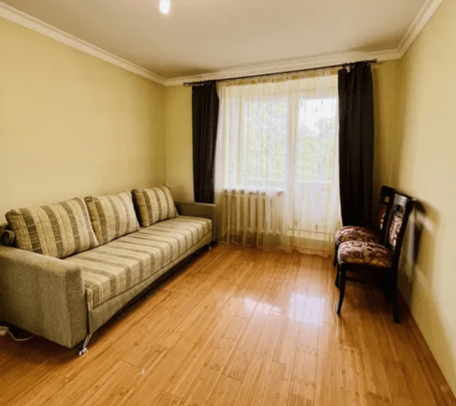Long term rent 3 bedroom-(s) apartment Andriia Verkhohliada Street (Mykhaila Drahomyrova Street) 2