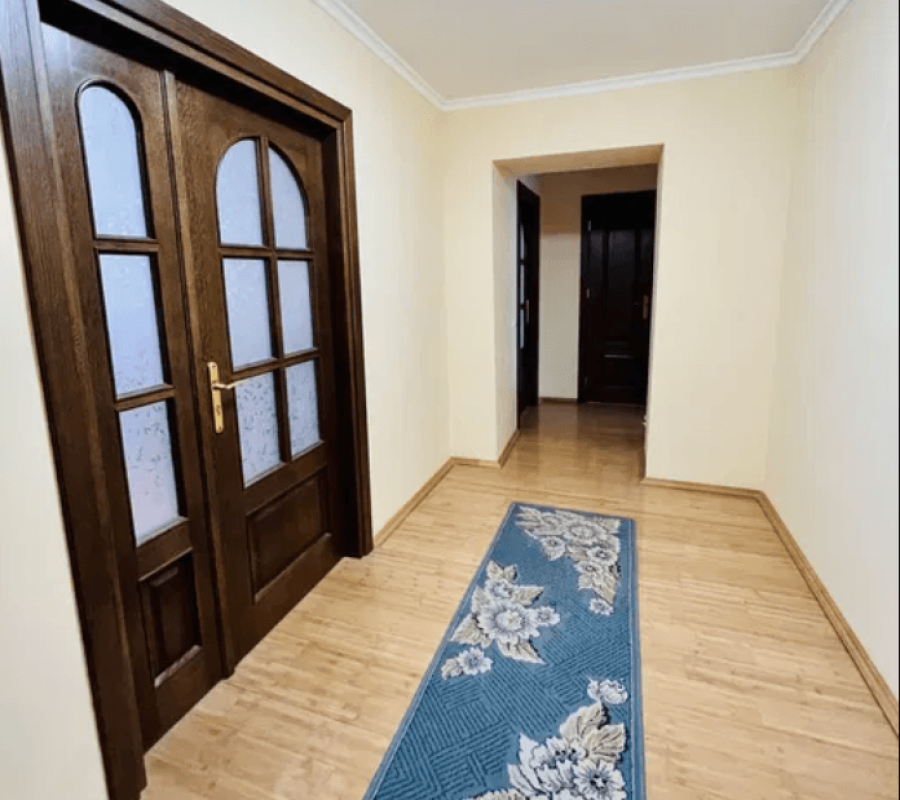Long term rent 3 bedroom-(s) apartment Andriia Verkhohliada Street (Mykhaila Drahomyrova Street) 2