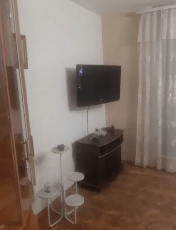 Long term rent 2 bedroom-(s) apartment Derevyanka Street 38