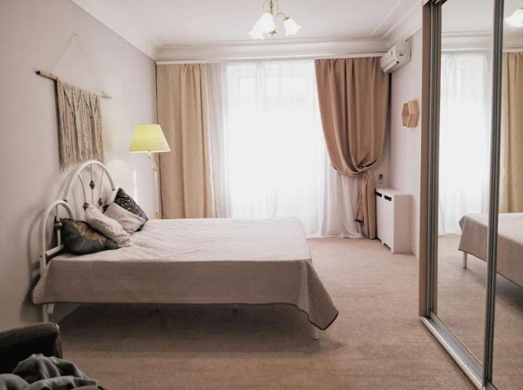 Long term rent 3 bedroom-(s) apartment Sumska Street 4