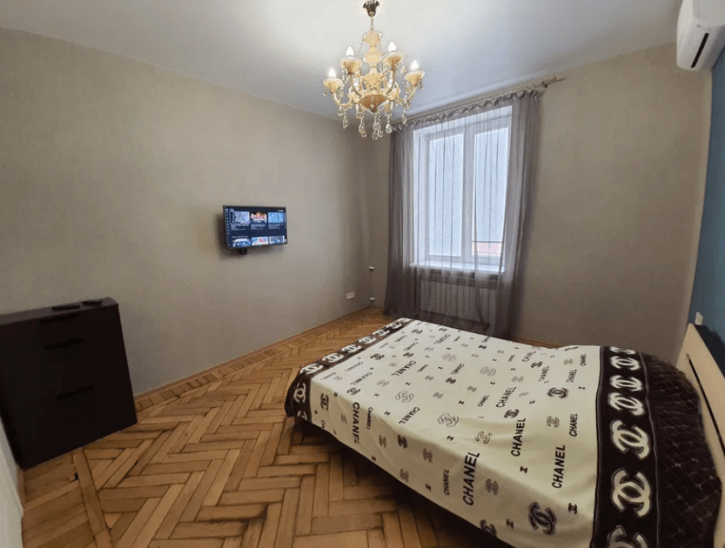 Long term rent 3 bedroom-(s) apartment Poltavsky Shlyakh Street 1/3