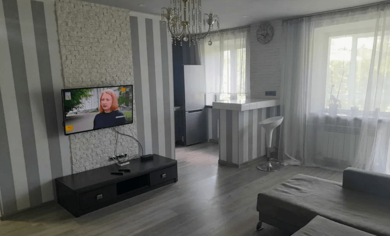 Sale 3 bedroom-(s) apartment 60 sq. m., Kharkivska Embarkment 9